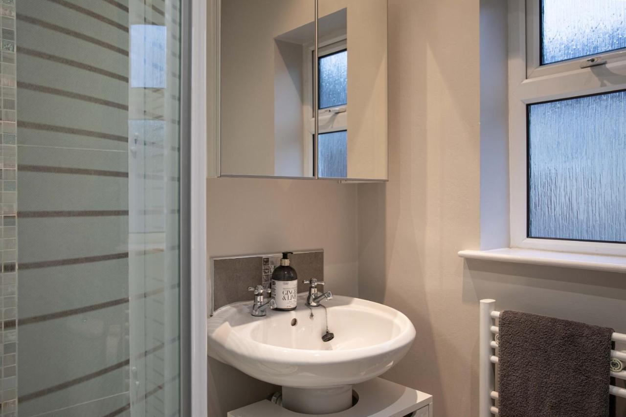 Refurbished Home, 8 Mins To Cc Belfast Exterior photo